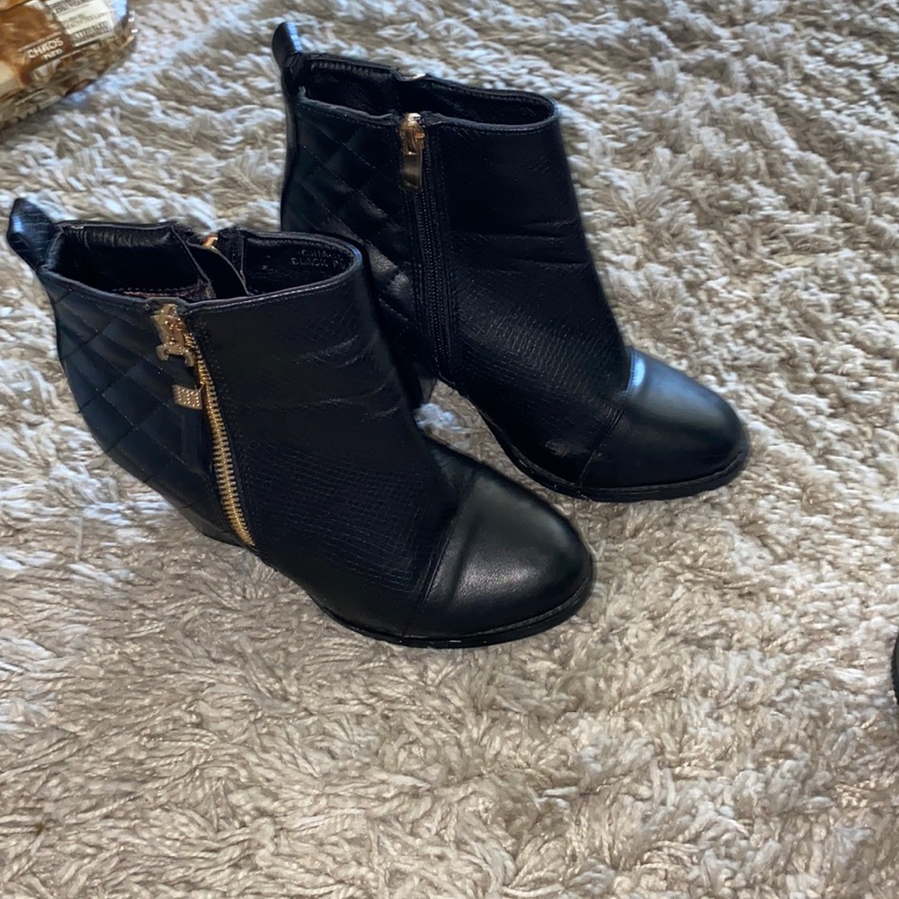 Black heel boots